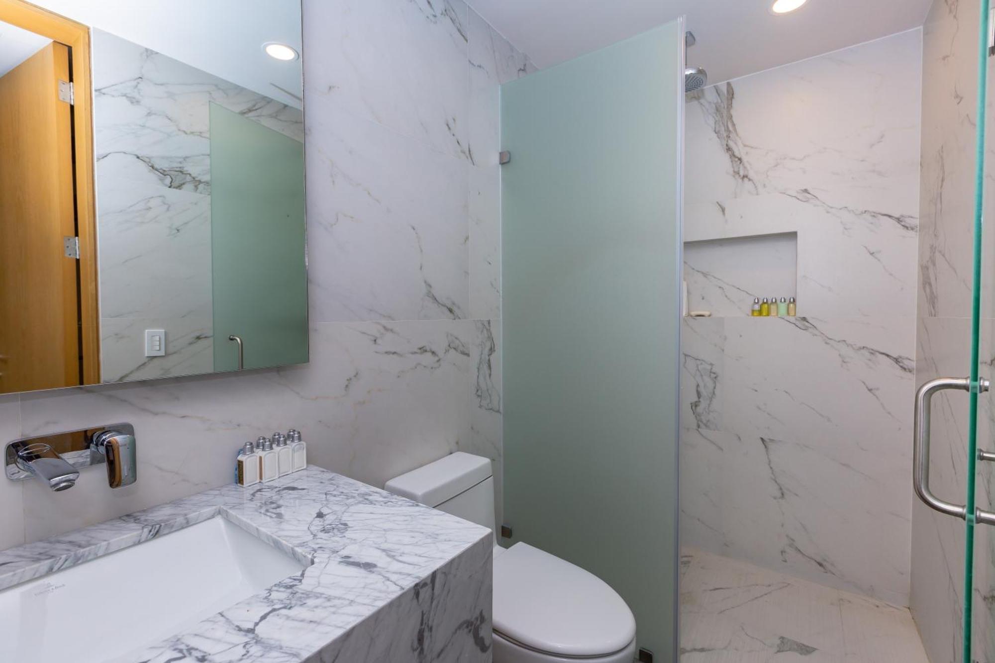 Ocean View Condo - Beach, Pool & Jacuzzi! Cancún Kültér fotó